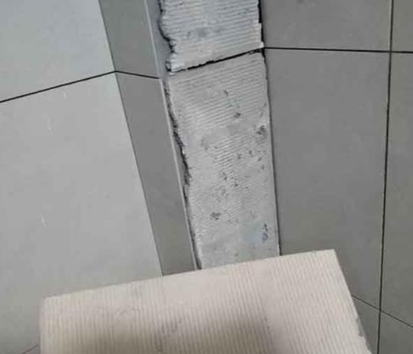 汤旺河瓷砖空鼓维修公司分享下厨房瓷砖脱落的补救措施。